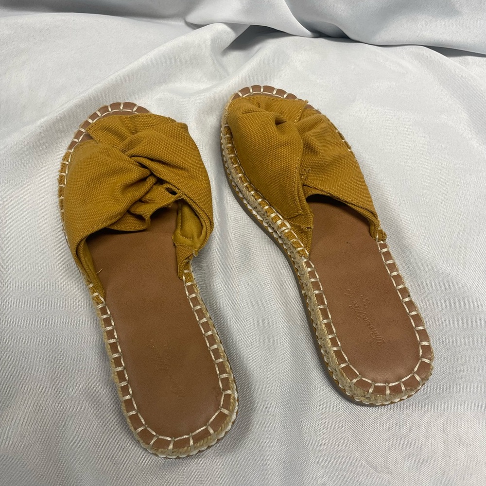 Universal Thread Mustard Espadrille Slides size 8